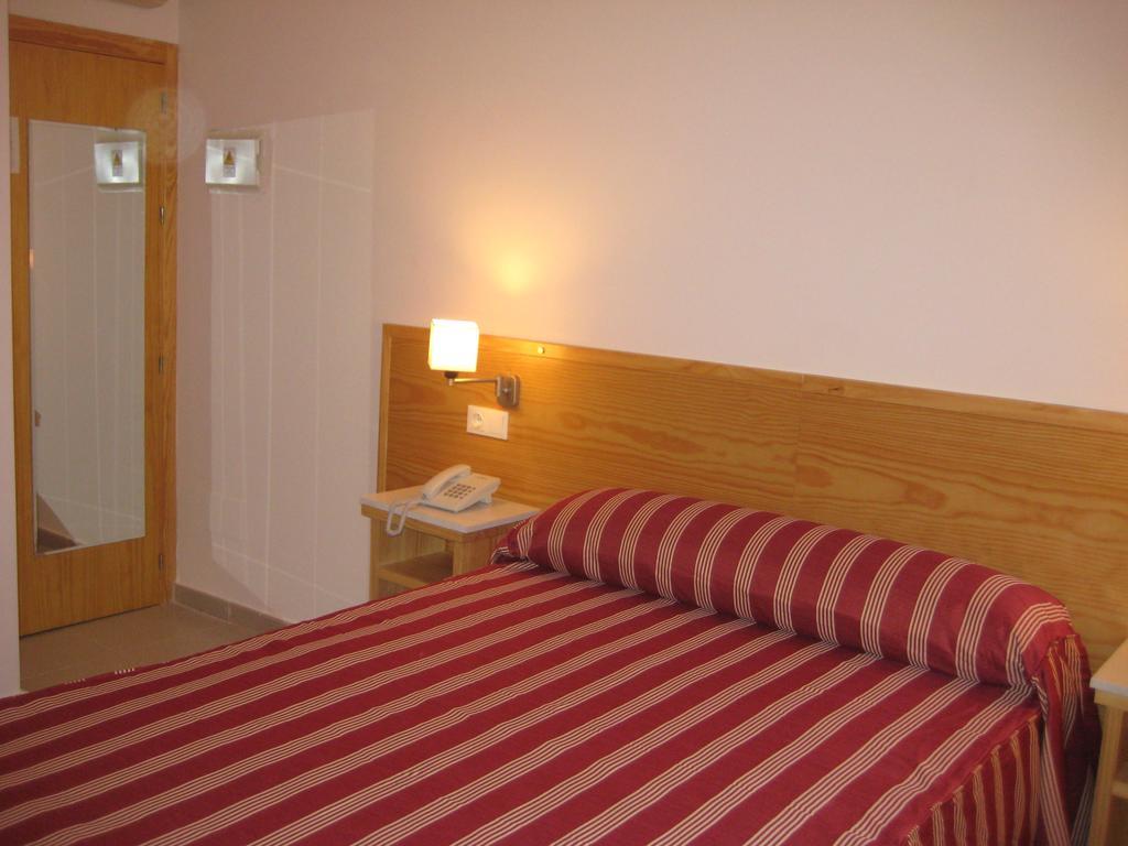 Deluxe Double Room with Balcony,395041443:JPEG